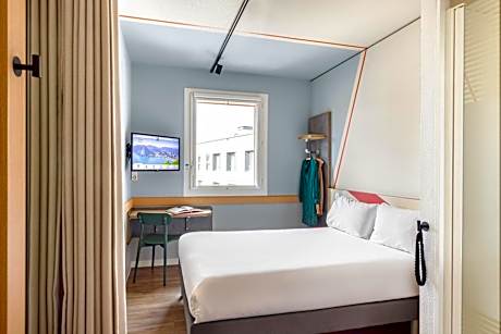 Double Room with Queen Bed