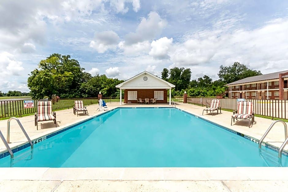 Super 8 by Wyndham Tallulah LA