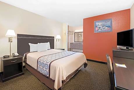 1 Queen Bed Non-Smoking