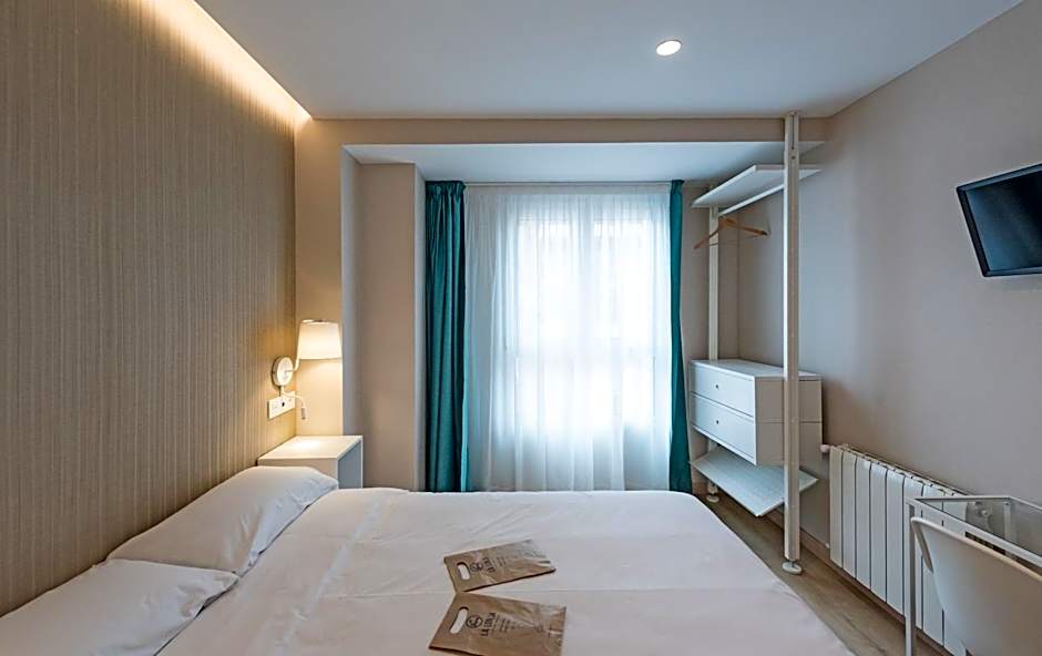 Photo 1 of 9 of Double Room