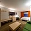 Holiday Inn Express Hotel & Suites Petersburg/Dinwiddie By IHG