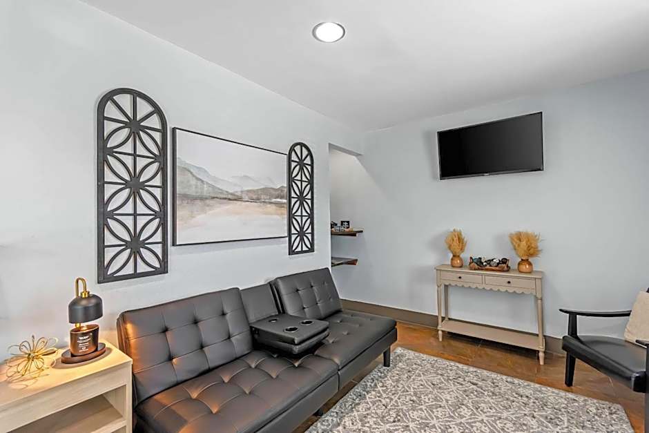 Suburban Studios Clarksville-Louisville North