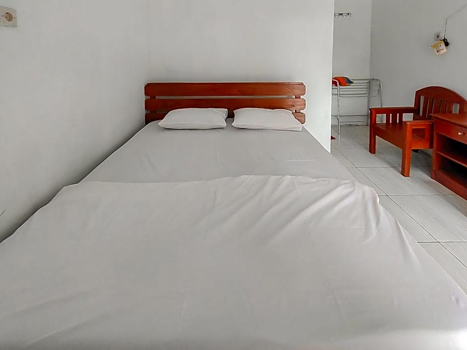 RedDoorz near Pamugaran Beach Pangandaran