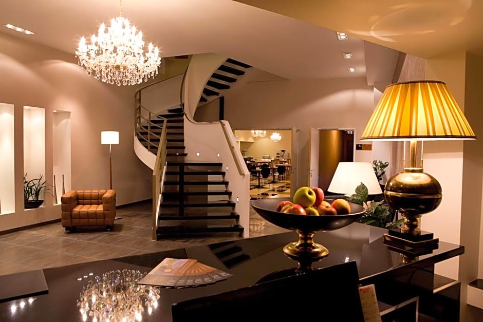 ROSS Hotel