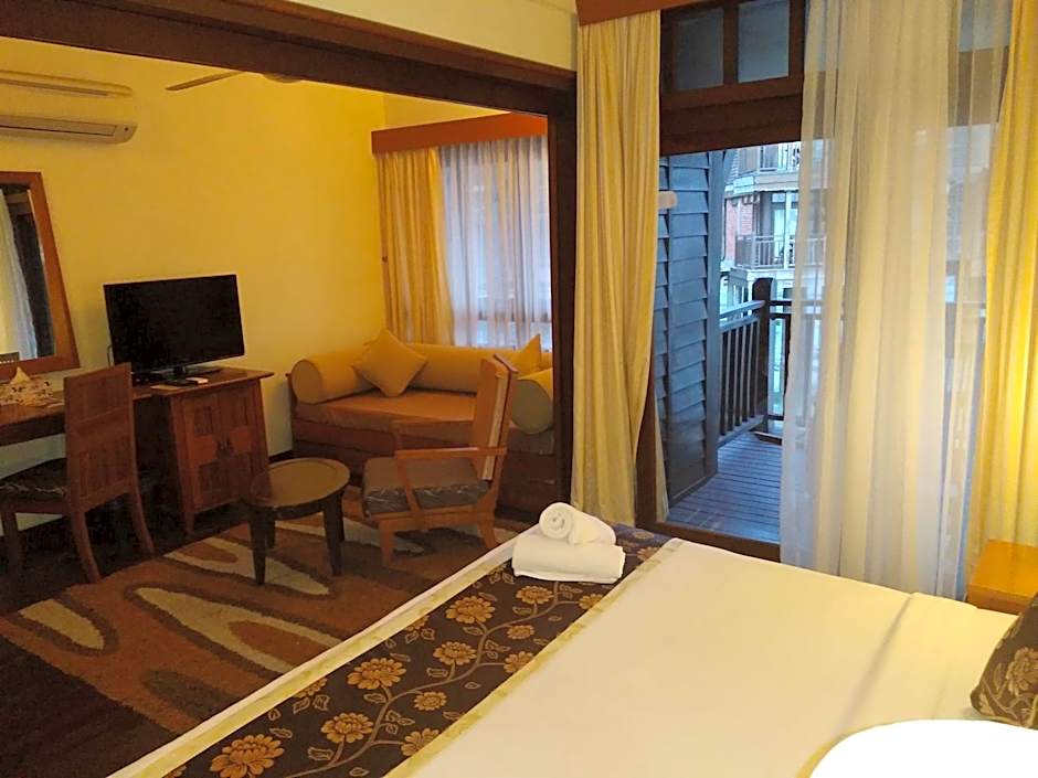 THE LAGOON WATER CHALET