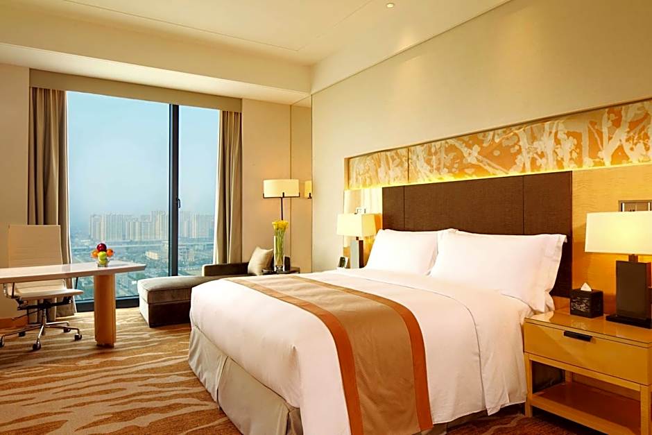 Photo 1 of 4 of Deluxe 1 King Bed, City View