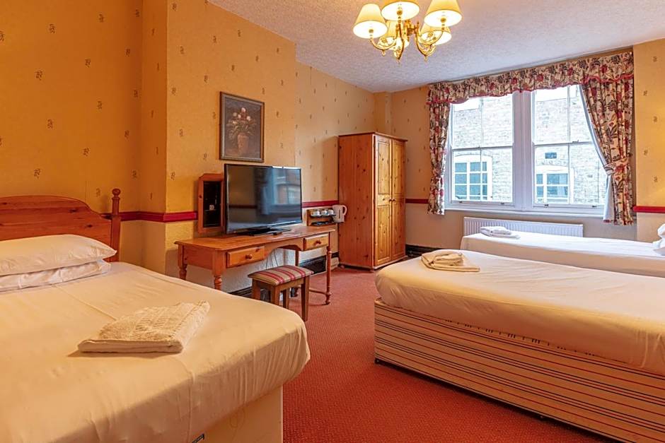 The New Inn by Roomsbooked