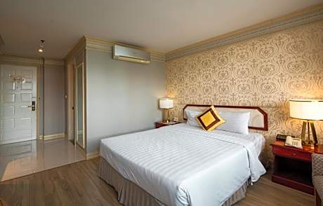 Deluxe Room with Window