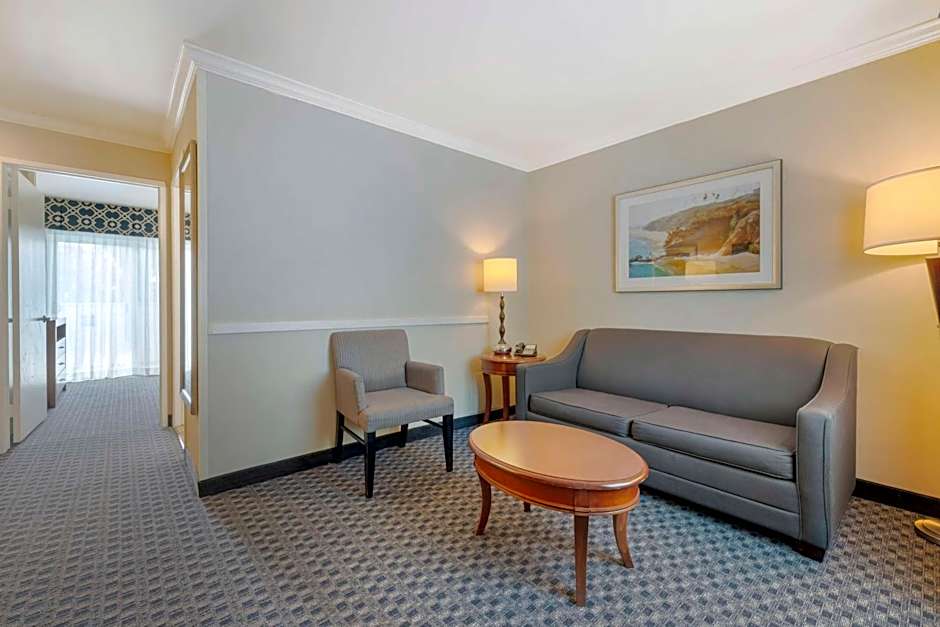 Best Western Plus Marina Shores Hotel