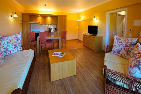 one bedroom apartment side sea view 4 adults