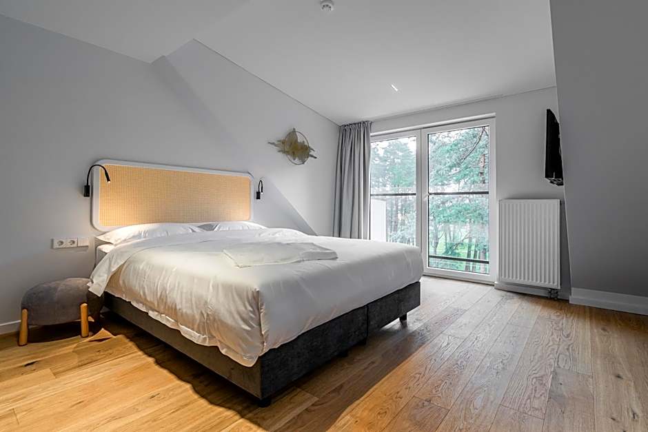 Photo 1 of 7 of Standard 1 Queen Bed