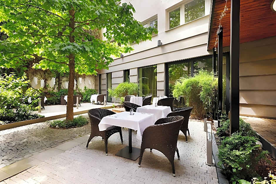 Three Crowns Hotel
