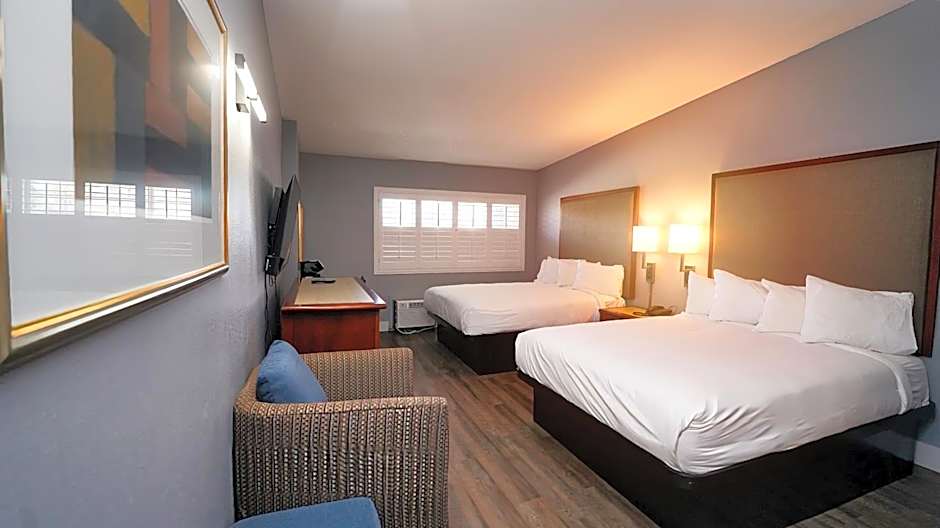 SeaSide Inn & Suites