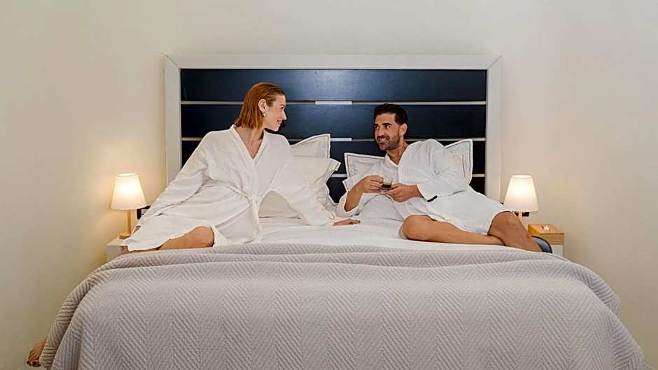 Apeiron Blue Santorini - Adults Only 14 plus - Apeiron Hotels