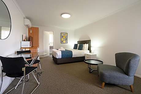 Standard Queen Room