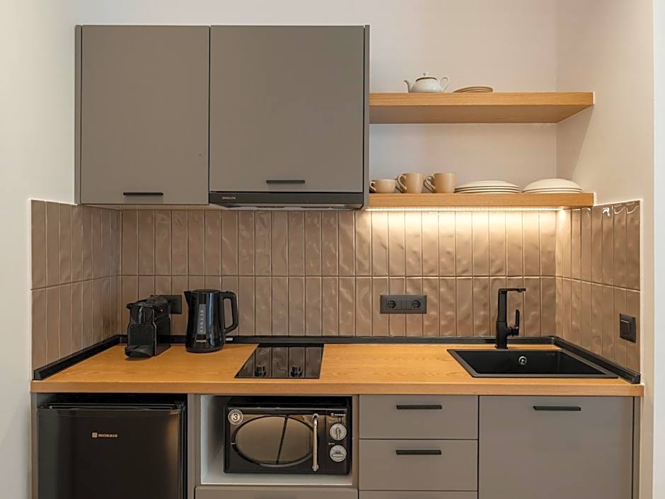 Anemelia way of living