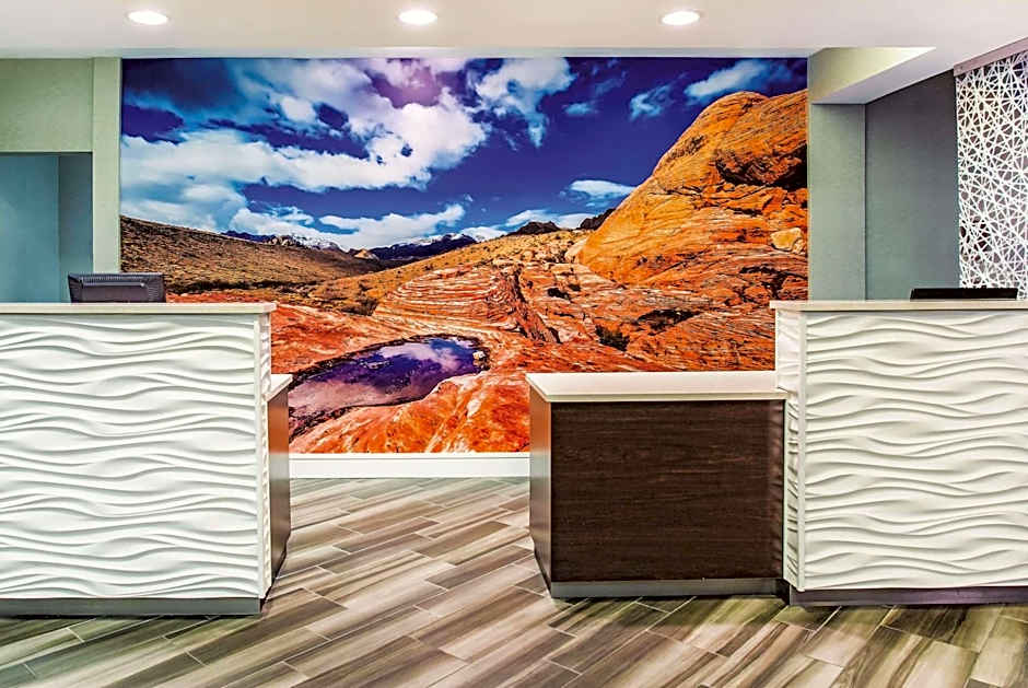 La Quinta Inn & Suites by Wyndham Las Vegas Summerlin Tech