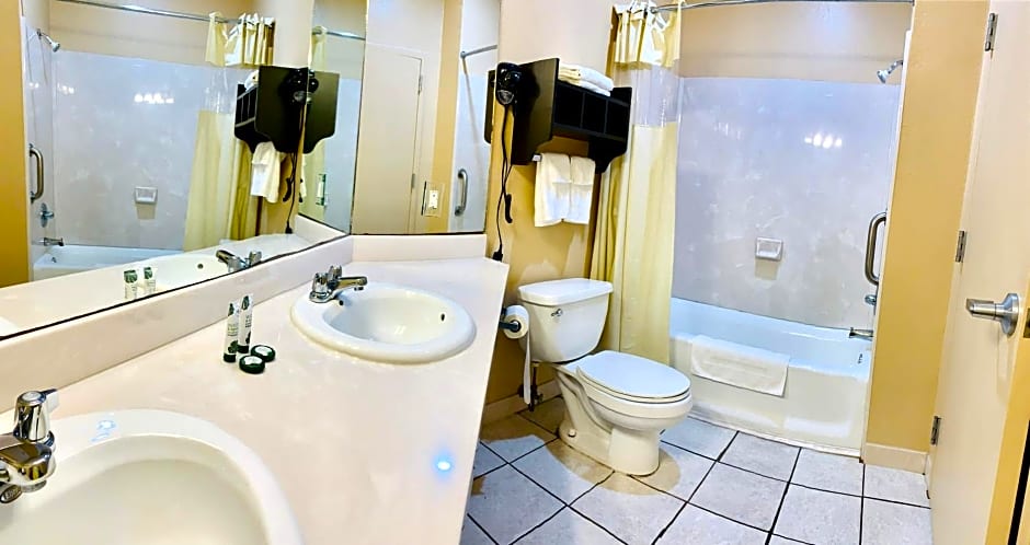 Weston Inn & Suites