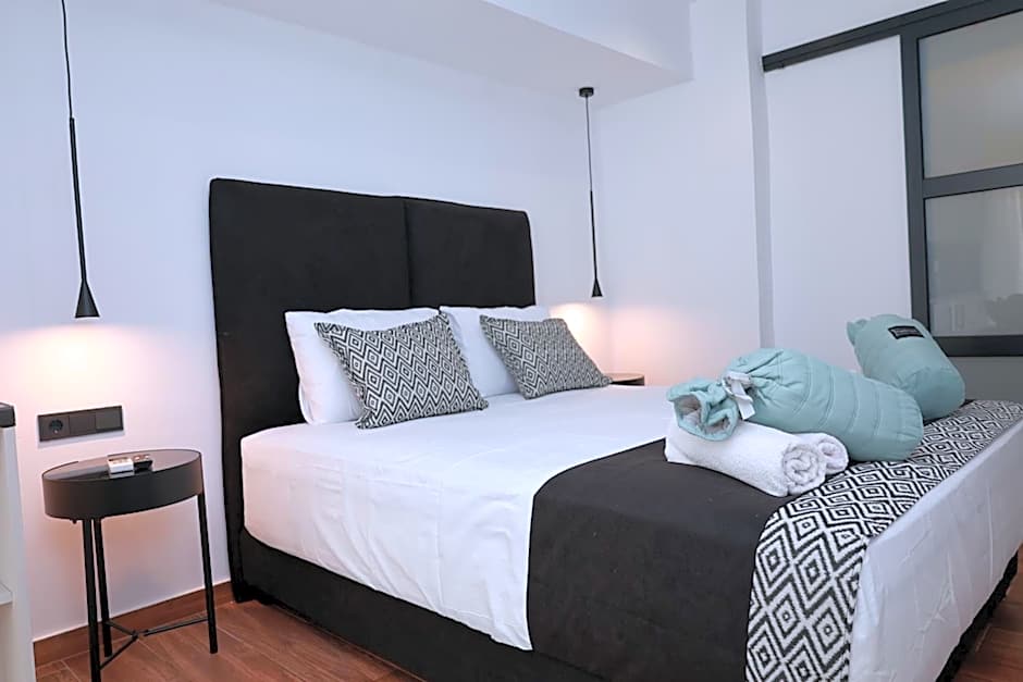 Paris-Irini Studios And Apartments