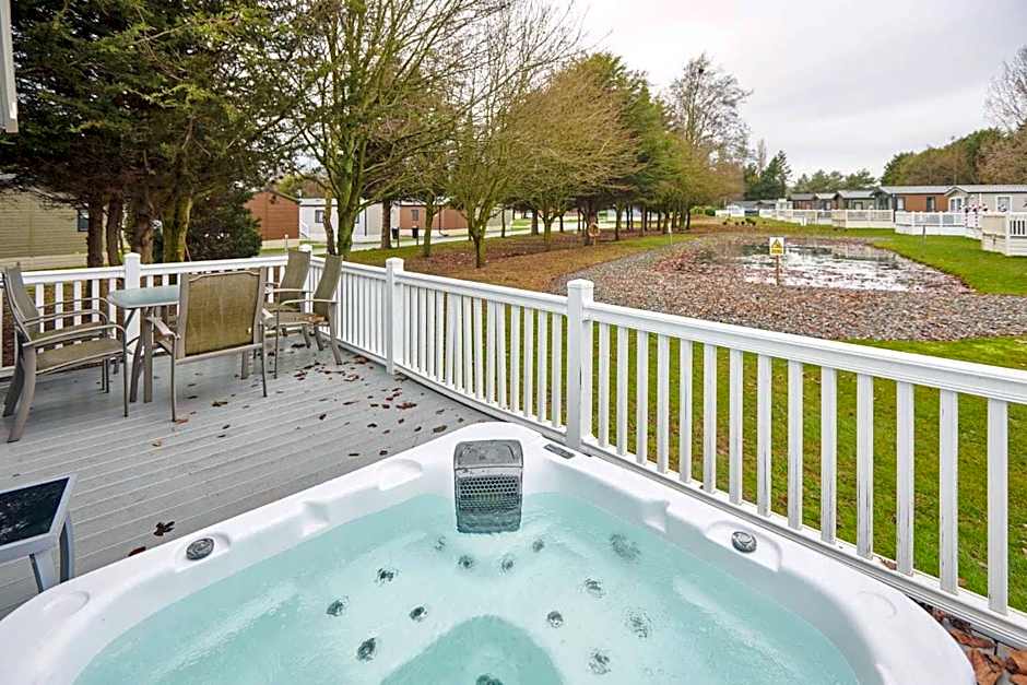 The Haven Lodge with Hot Tub