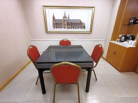 Vienna - Functional Chess Suite Room