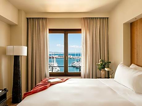 Red Level Junior Suite with Sea and Cathedral View