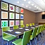 Holiday Inn Express & Suites COLUMBUS NORTH