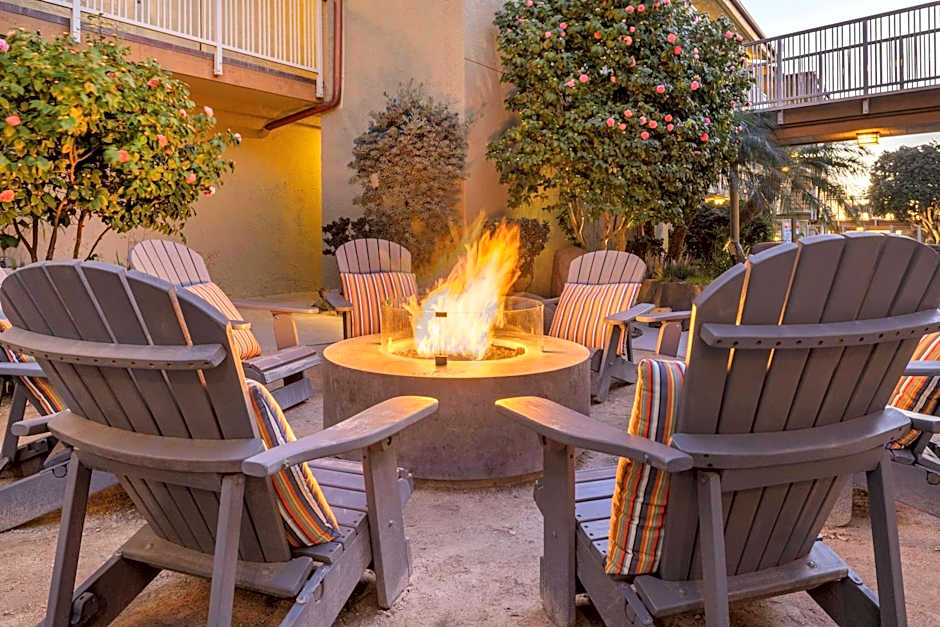 Best Western Plus Beach View Lodge