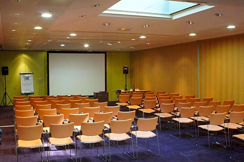 Holiday Inn Express Paris-Canal De La Villette By IHG