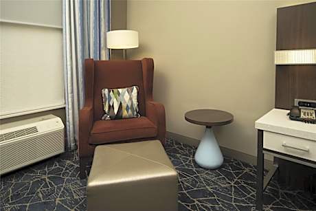 King Room with Accessible Tub - Mobility Access