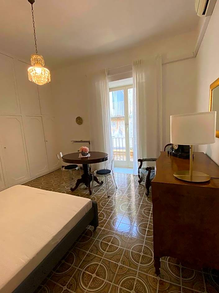 Rooms in San Domenico Maggiore 3