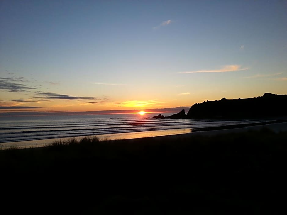 Bazils hostel & Surf School