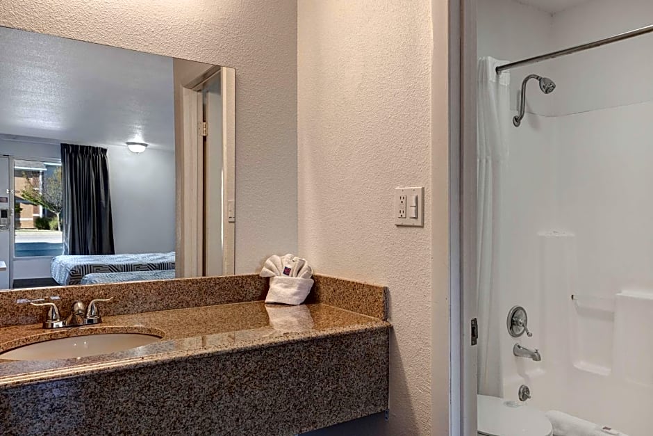 Motel 6 Branson West, MO - Silver Dollar City