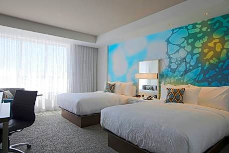 High Floor Queen Room with Two Queen Beds and Bathtub - Mobility Access/Hearing Accessible