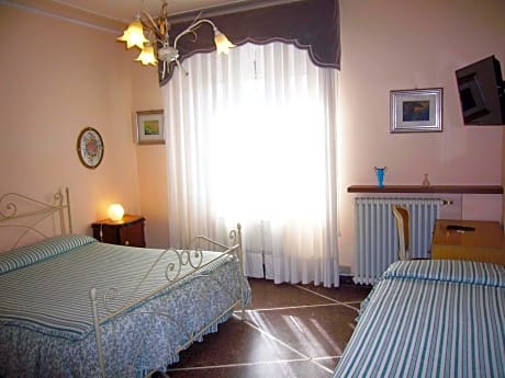Triple Room with Private External Bathroom