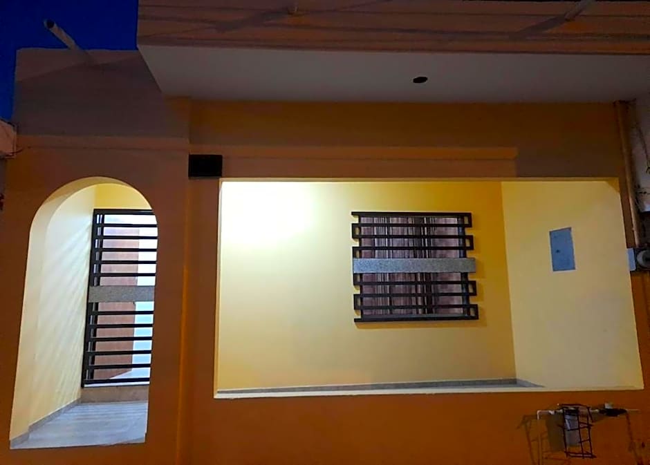 Económica casa, cercana al mar