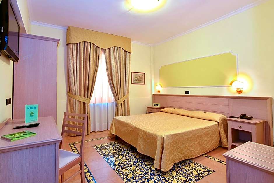 Photo 1 of 20 of Double room without view
