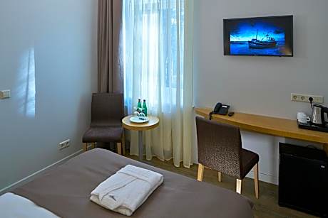 Single Room with Spa Access