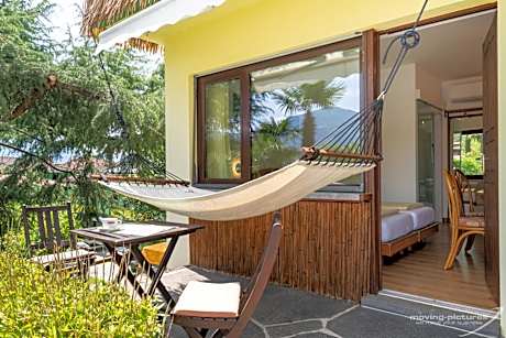 Bungalow with Garden View