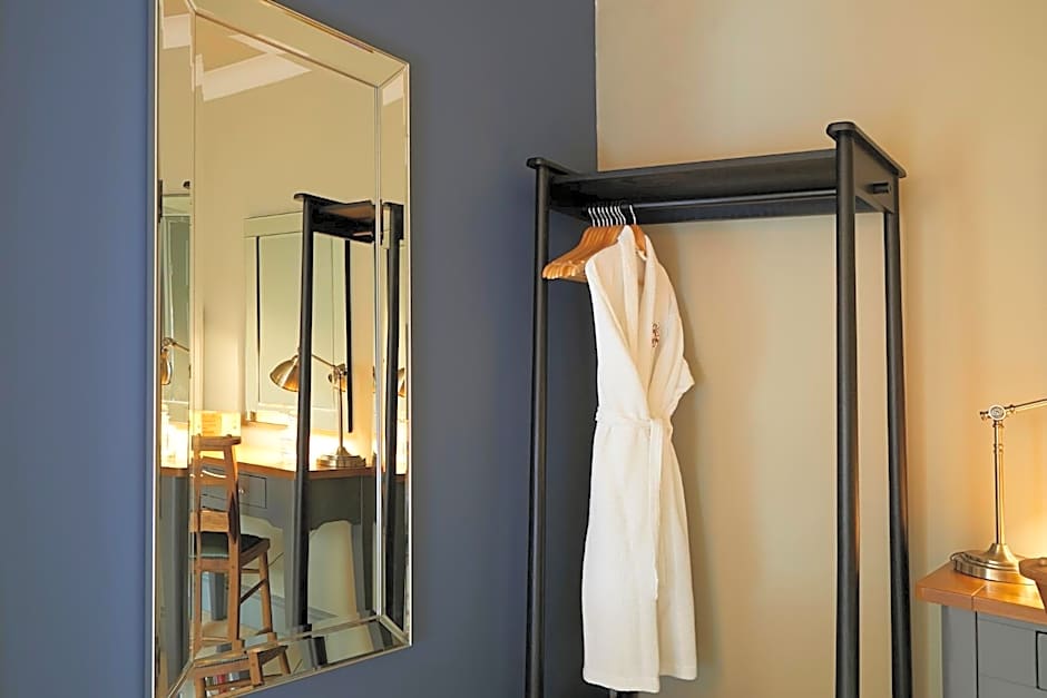 The Plough Inn & Cottages