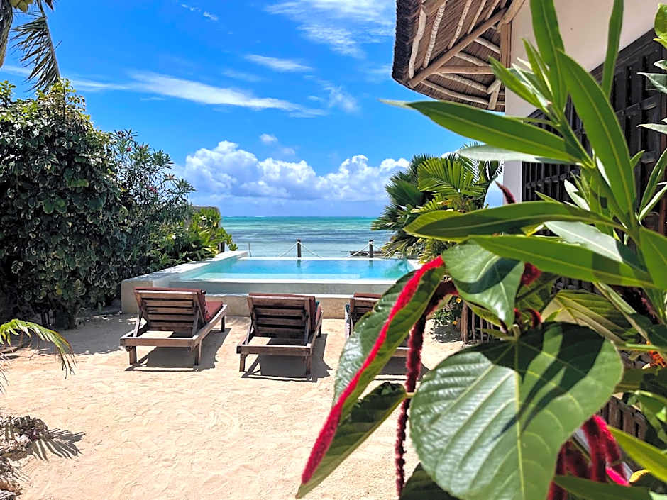 Joya' Beach Suites & Villa