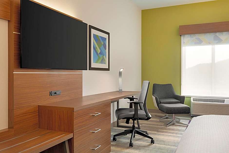 Holiday Inn Express & Suites - Dalton - Walnut Ave By IHG