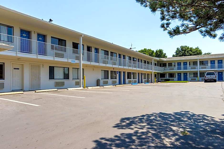 Motel 6-Redding, CA - Central