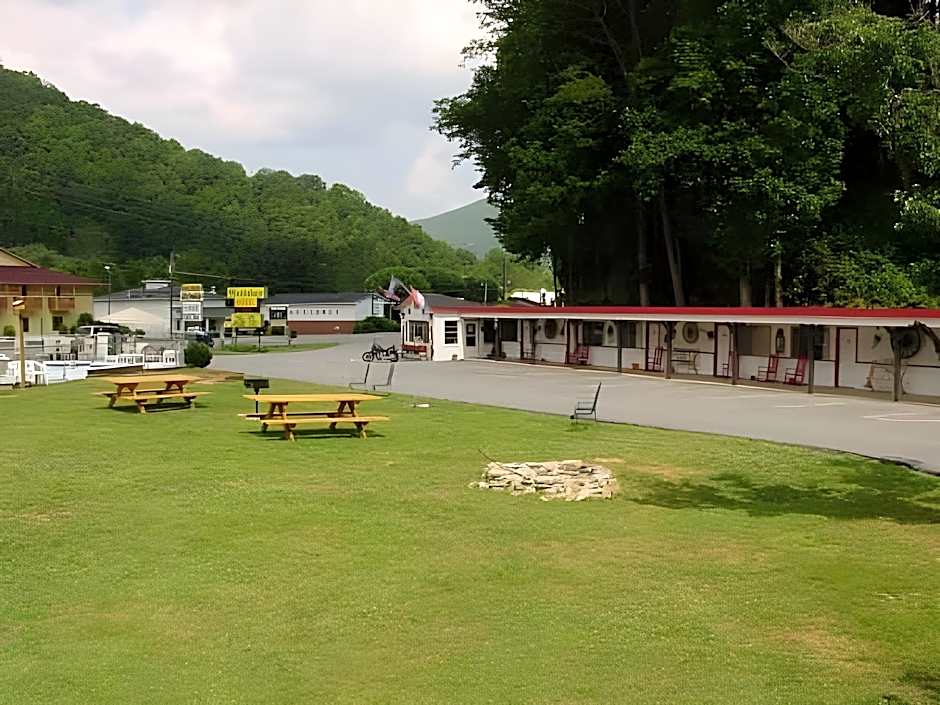 A Holiday Motel - Maggie Valley