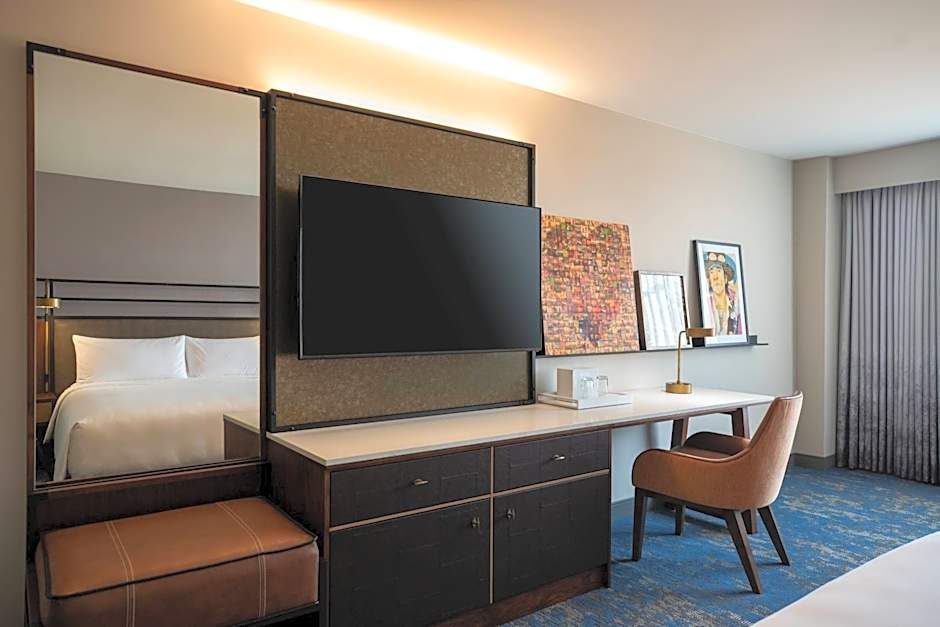 Renaissance by Marriott Dallas Addison Hotel