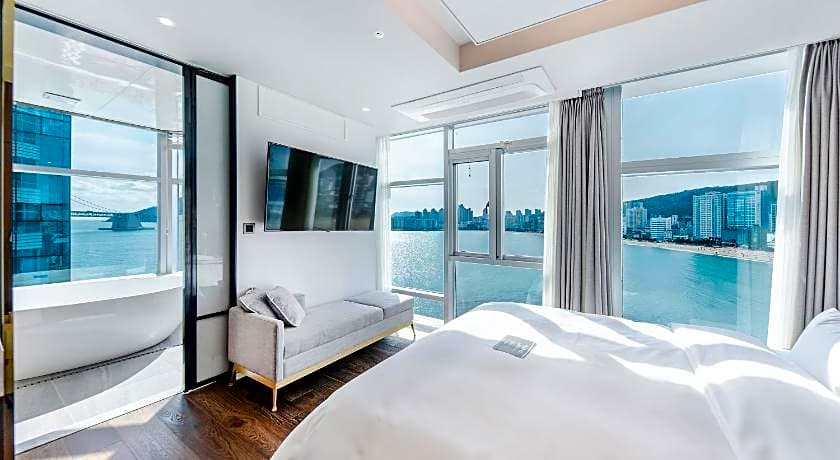 H Avenue Gwanganri Beach