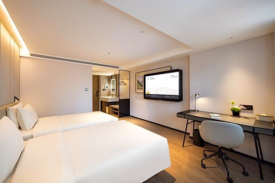 Atour Hotel Dalian Donggang Business District Gangwan Plaza