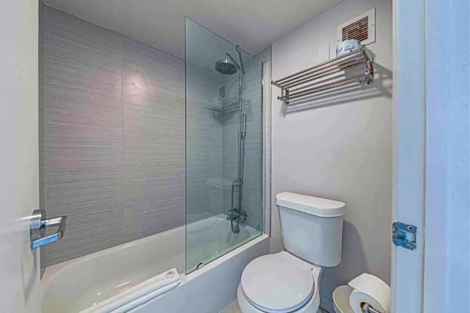 Travel Lodge by Wyndham 10 min from Disney