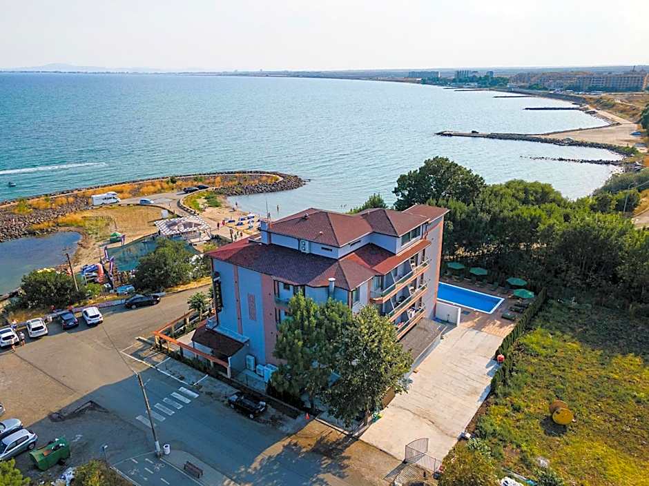 Lecardo Hotel