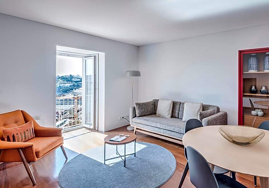 Oporto Street das Aldas - River View